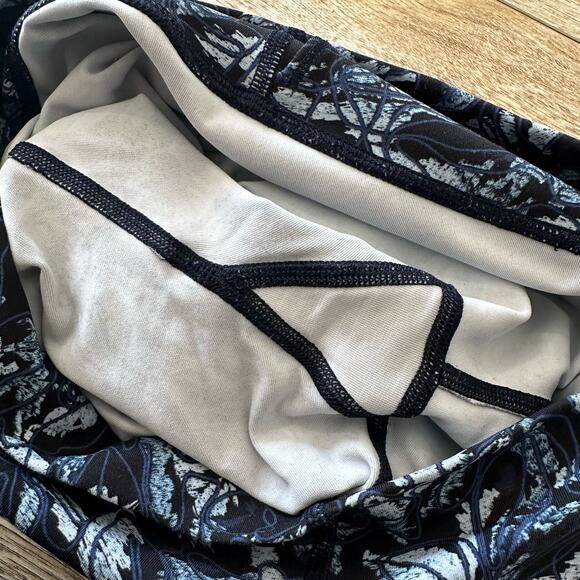 Lululemon Wunder Under Hi-Rise Navy Floral Leggings 6 - Picture 5 of 8